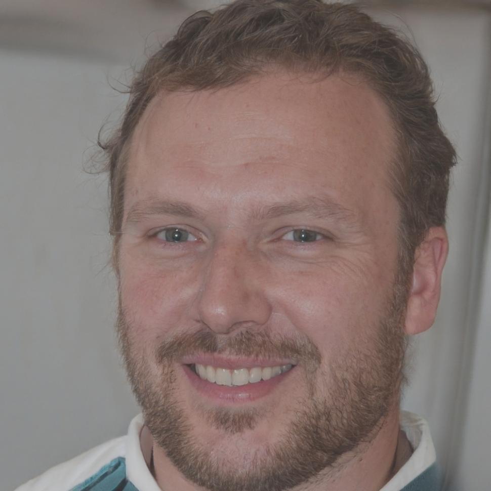 Portrait de Marc Dubois, expert en architecture de jeux mobiles