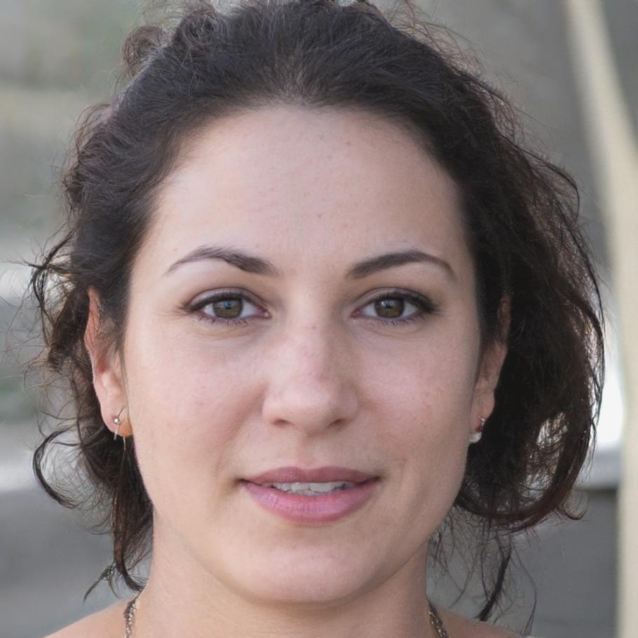 Portrait de Clara Rousseau, experte en programmation de gameplay